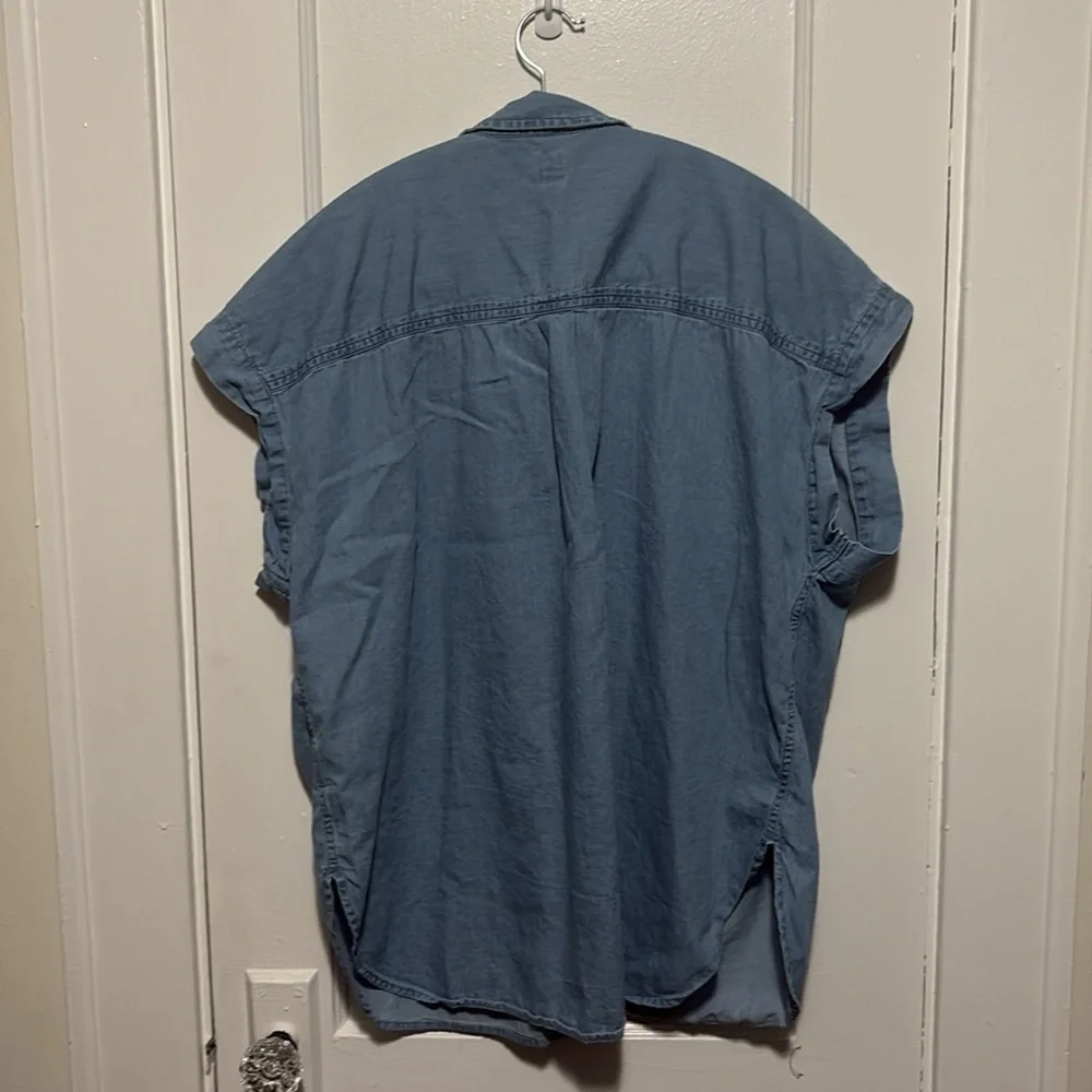 GAP WOMENS SHORT SLEEVE BUTTON DOWN - Picture 2 of 4
